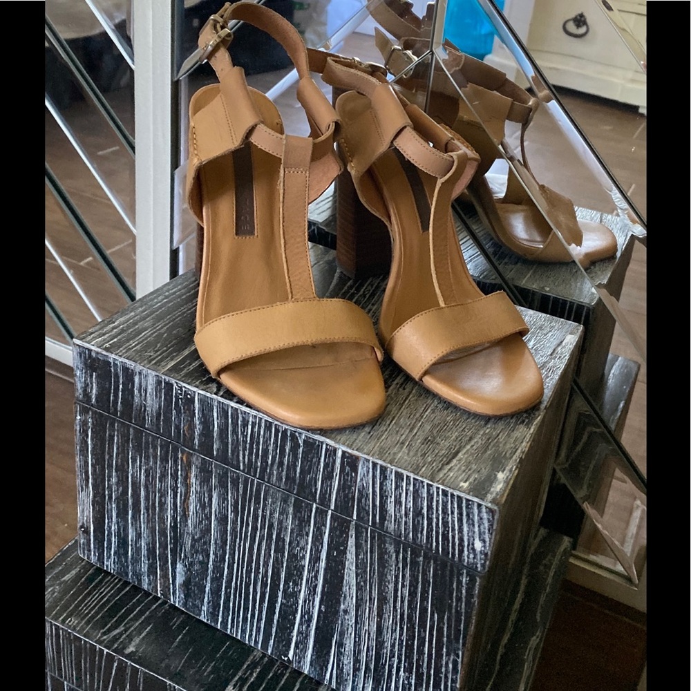 ⭐️ MODERN VINTAGE NUDE LEATHER CHUNKY HEEL SHOES⭐️